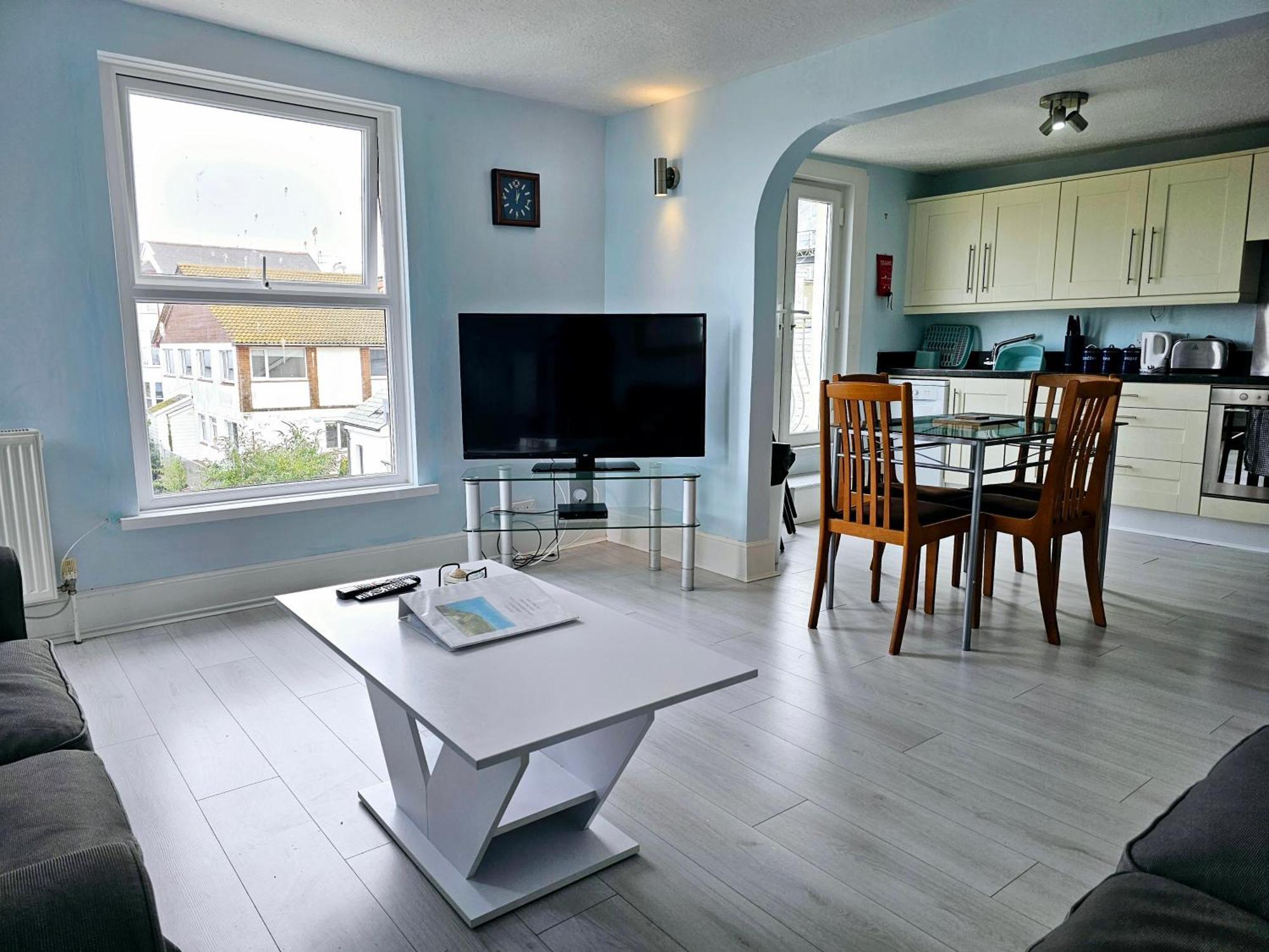 אילפרקומב Sea Views, Big 2 Bed Flat Close To Beach & Harbour חדר תמונה